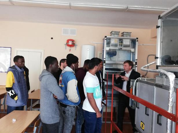 Экскурсия для слушателей-иностранцев подготовительного отделения на кафедре «Промышленная теплоэнергетика и экология»